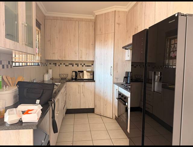 3 BEDROOM TOWNHOUSE FOR SALE IN WATERVAL EAST